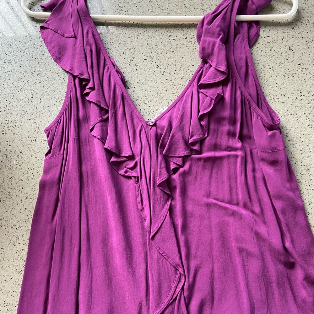 NEVER BEEN WORN open back tank top